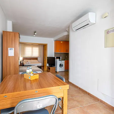 Hauzify I Bellaire Apartment
